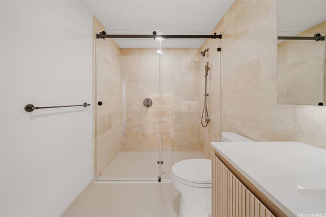 1 Bath Condo in Honolulu — photo 16