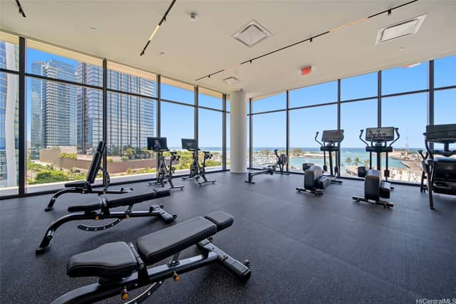1 Bath Condo in Honolulu — photo 34