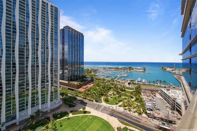 1 Bath Condo in Honolulu — photo 13